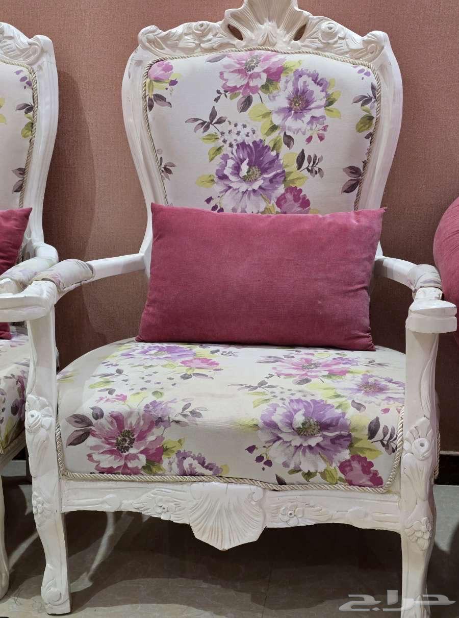 Luxurious sofa with table64577559240833110