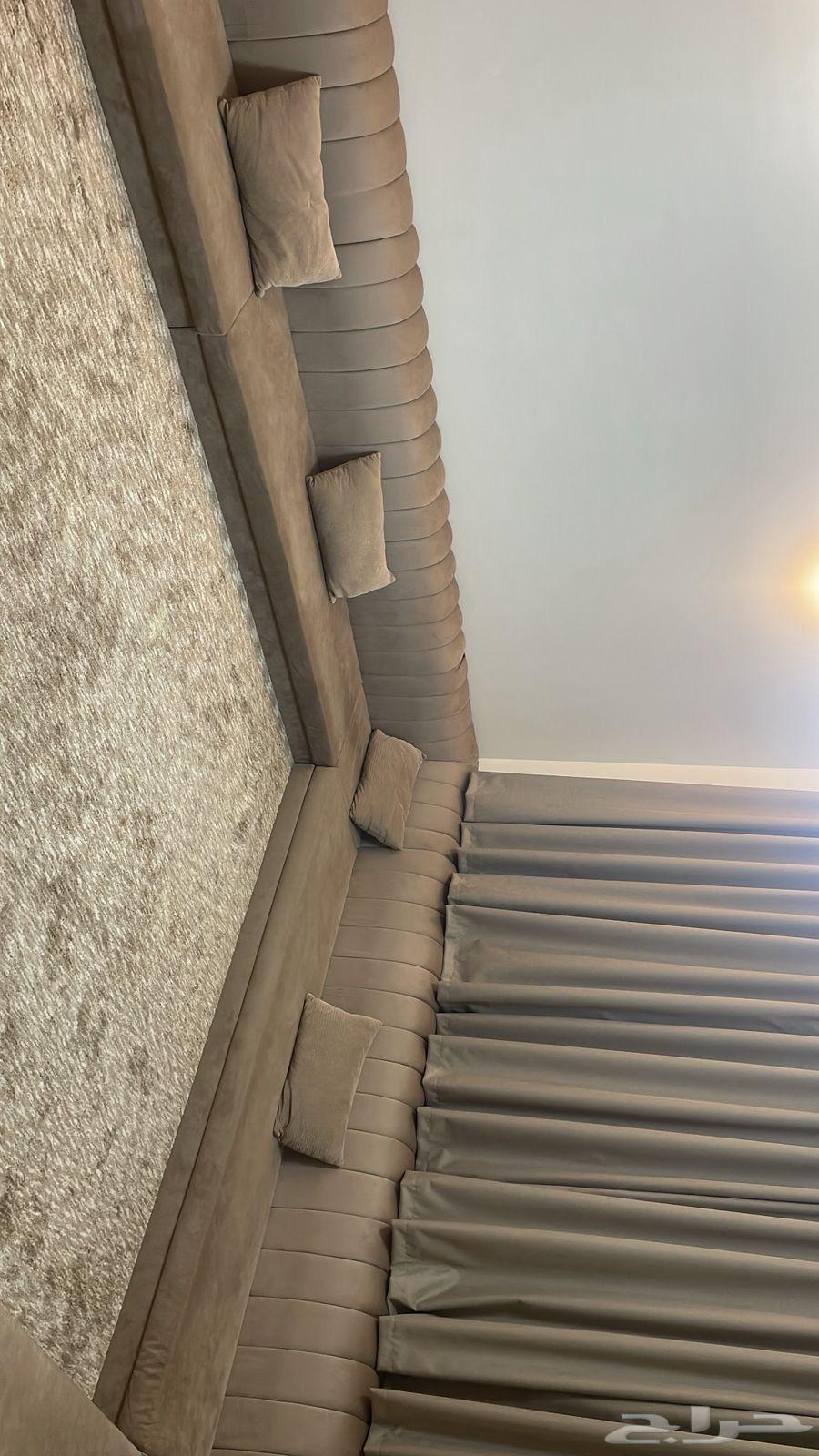 New floor sofa three months old, new with blackout curtains and Wi-Fi64575168276226110