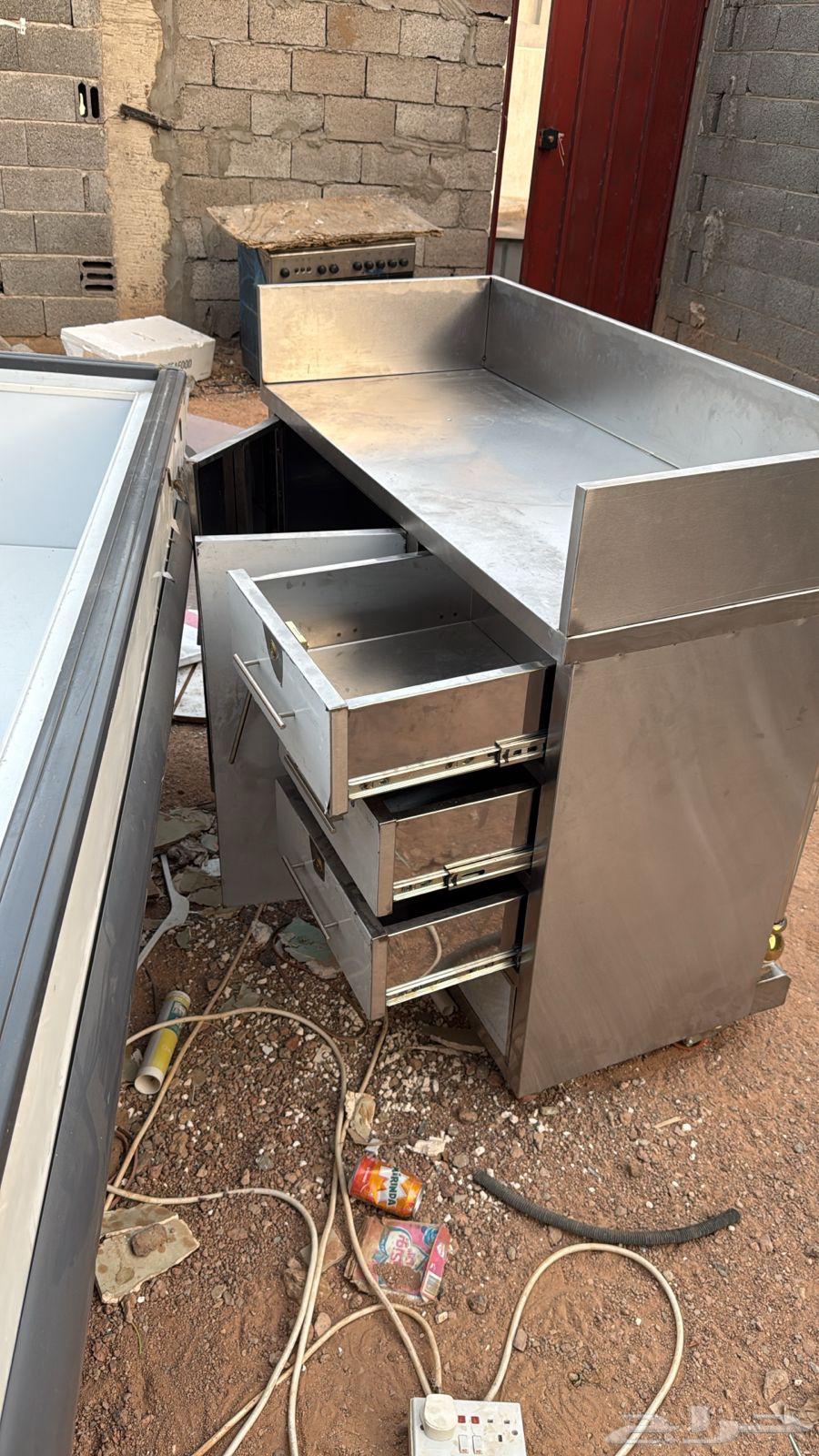 للبيع ثلاجه وكاشير نظيفه شرط64579704998019114