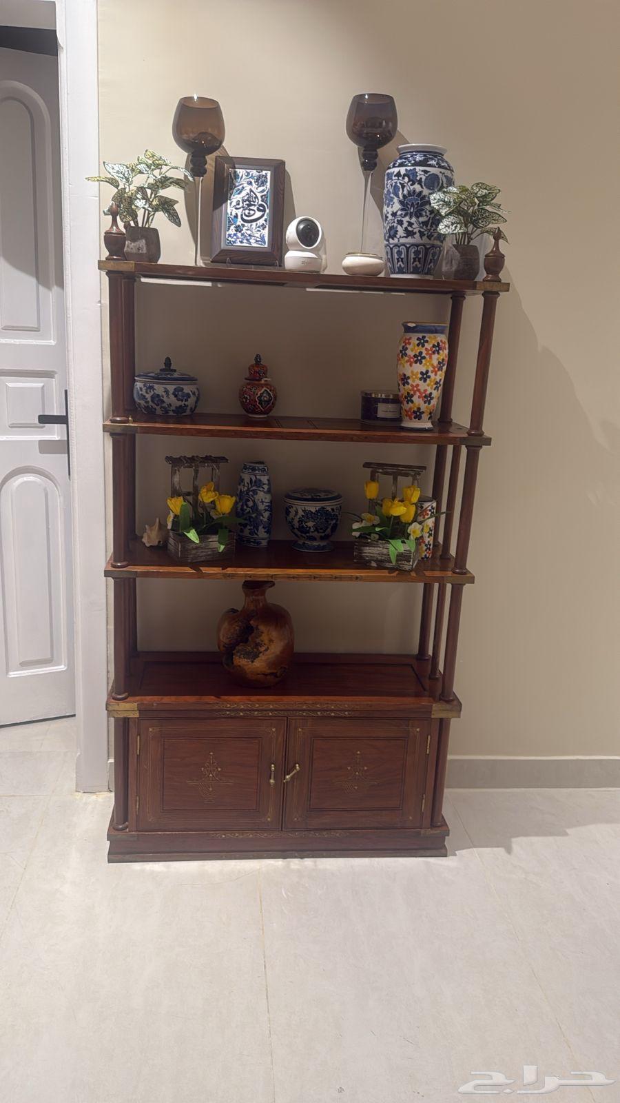 طاولة سفر مع دولاب و بوفيه 1000 ريال جميعها64577008530049112