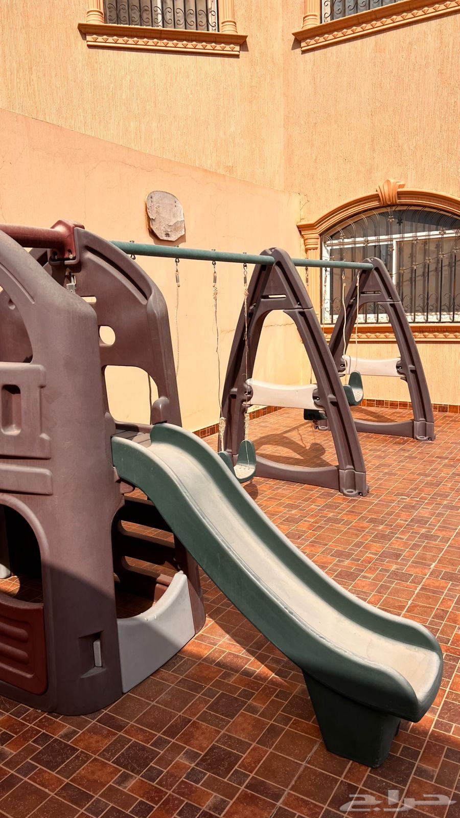 العاب مرجيحه وزحليقه وكوخ صغير64574200820610111