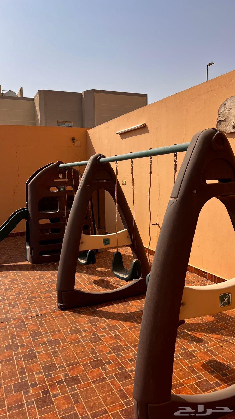 العاب مرجيحه وزحليقه وكوخ صغير64574200820610110