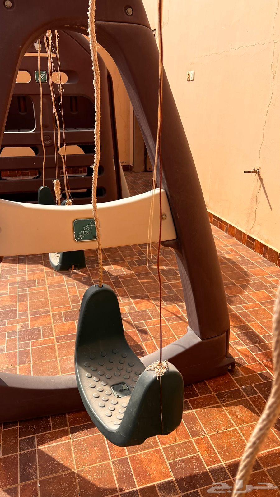 العاب مرجيحه وزحليقه وكوخ صغير64574200820610112