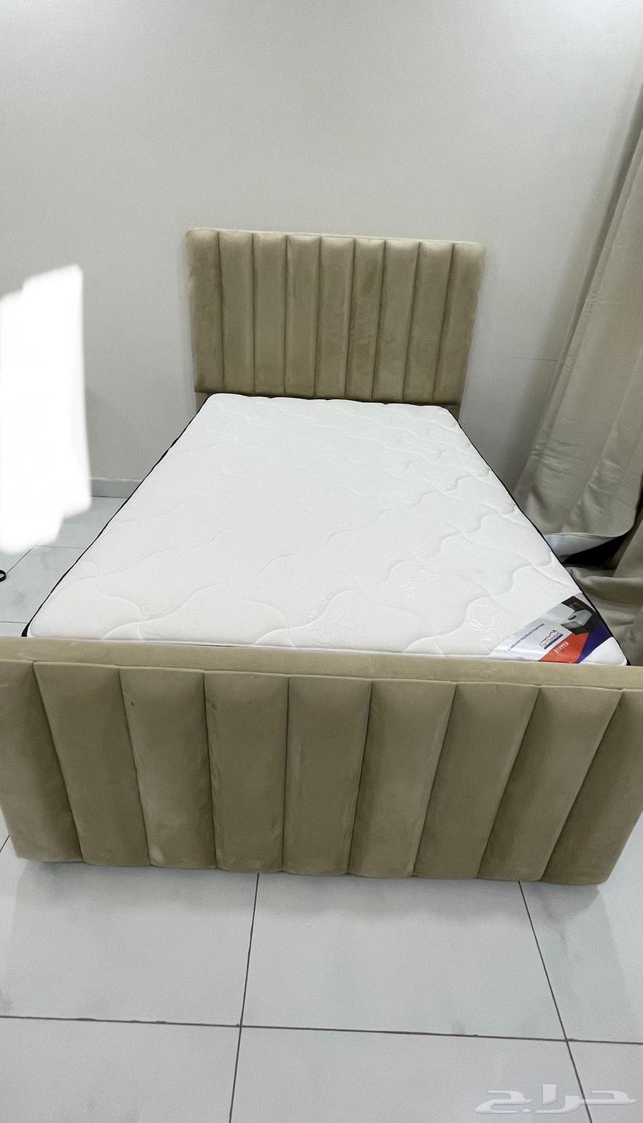 سرير   مرتبة طبية مستعمل و نضيف مره و اخو الجديد .السعر 85064571971859715110