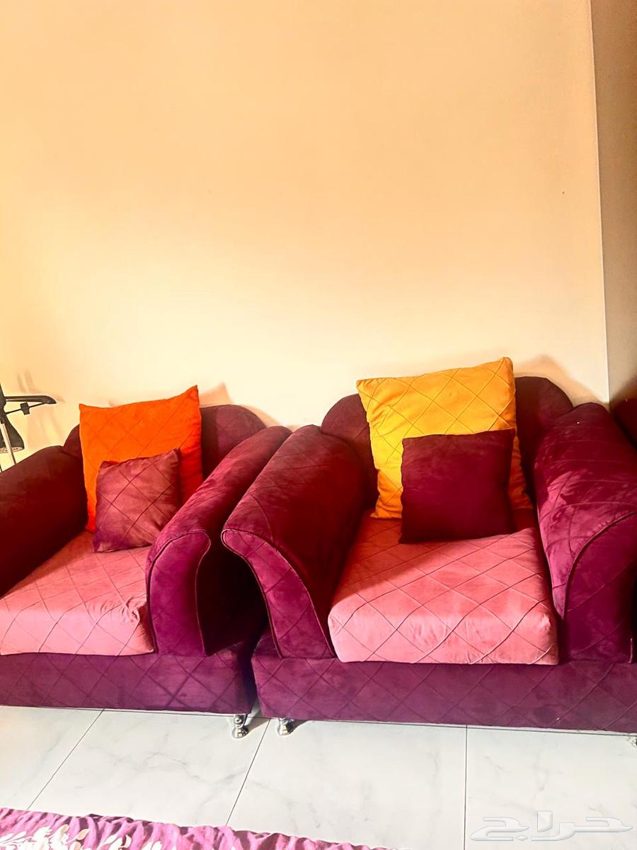 طقم كنب ثلاثيه و2ثنائيه وكنبتين السعر 800ريال64575615454593110