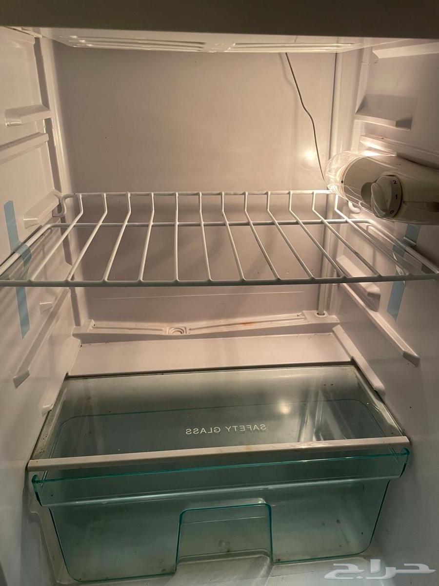 ثلاجه صغيره للبيع شبه جديده ماقد ا ستخدمت الا شهر64573235347203112