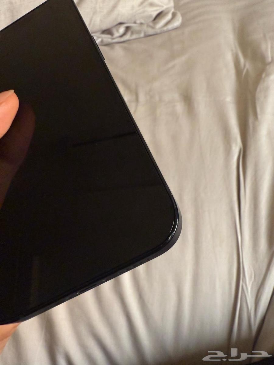 iPhone 13 بحالة ممتازه64573460432131111