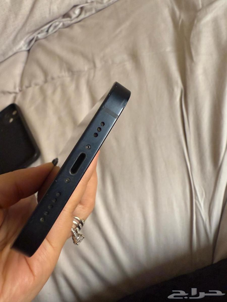 iPhone 13 بحالة ممتازه64573460432131112