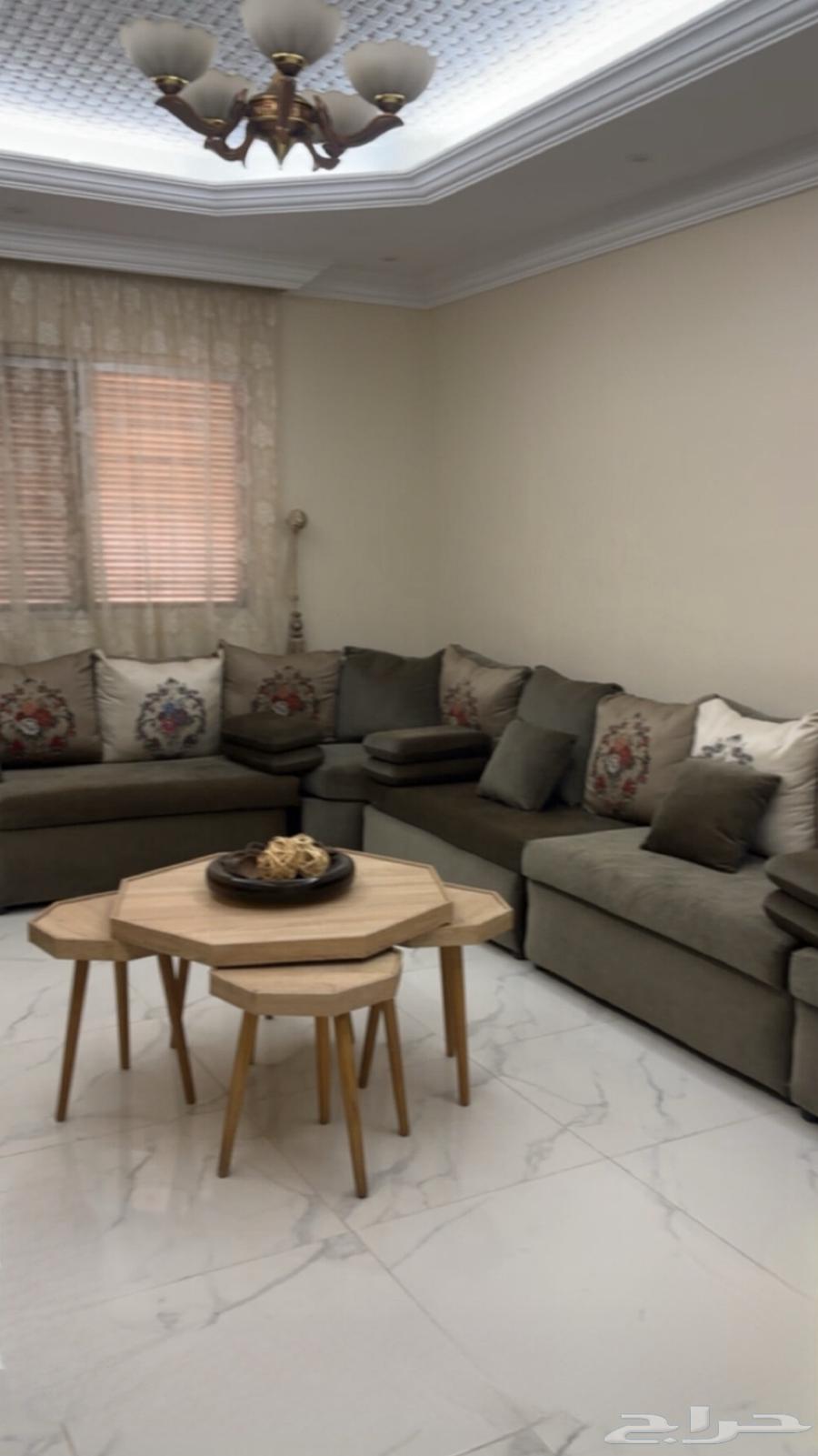 للبيع كنب مجلس الخشب مغربي نضيف جدا64588074116481112