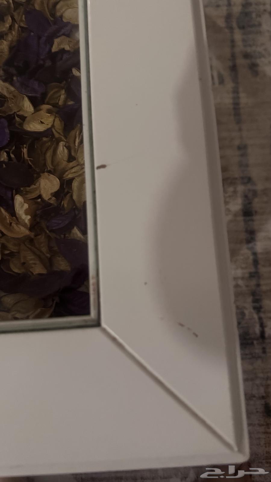 طاولة ايكيا نظيفه للبيع بس الحواف متقشره64581732426370112