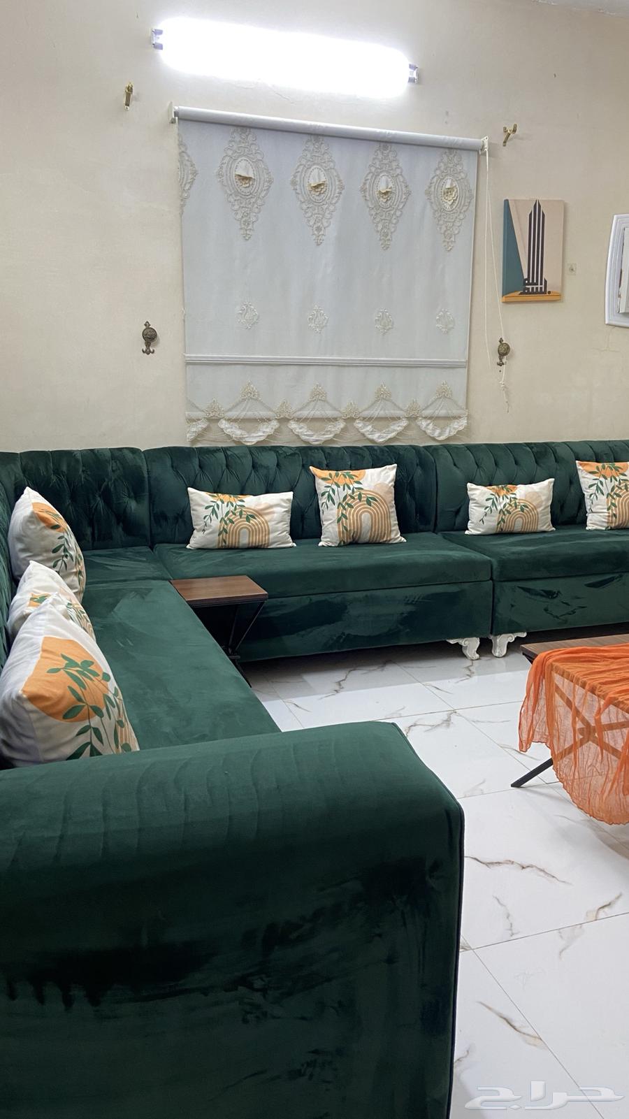 Sofa64580636115458112