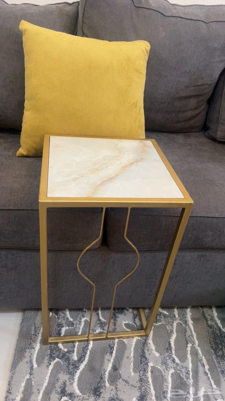 طاوله كنب مع 4 خدمه وطاوله جانبيه طقم جديده للتواصل64583040538243110