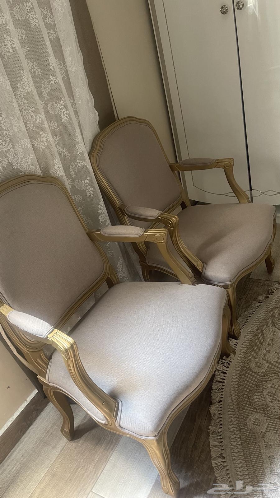 اثاث للبيع   2 كراسي   دولاب كوفي64582997496322110