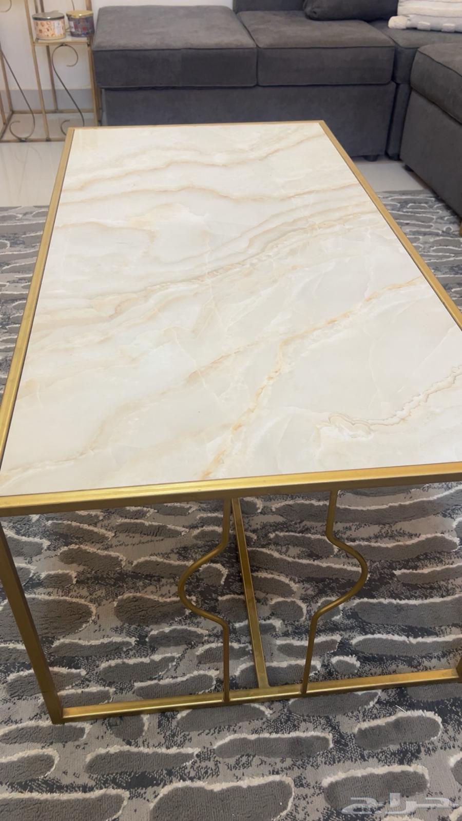 طاوله كنب مع 4 خدمه وطاوله جانبيه طقم جديده للتواصل64583040538243112