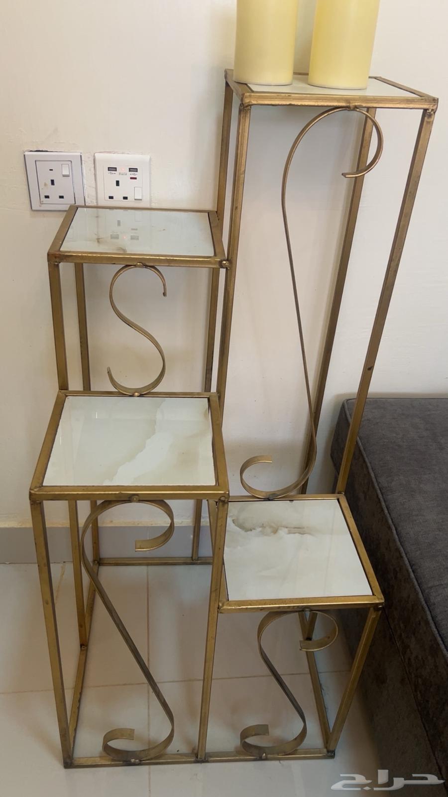 طاوله كنب مع 4 خدمه وطاوله جانبيه طقم جديده للتواصل64583040538243111