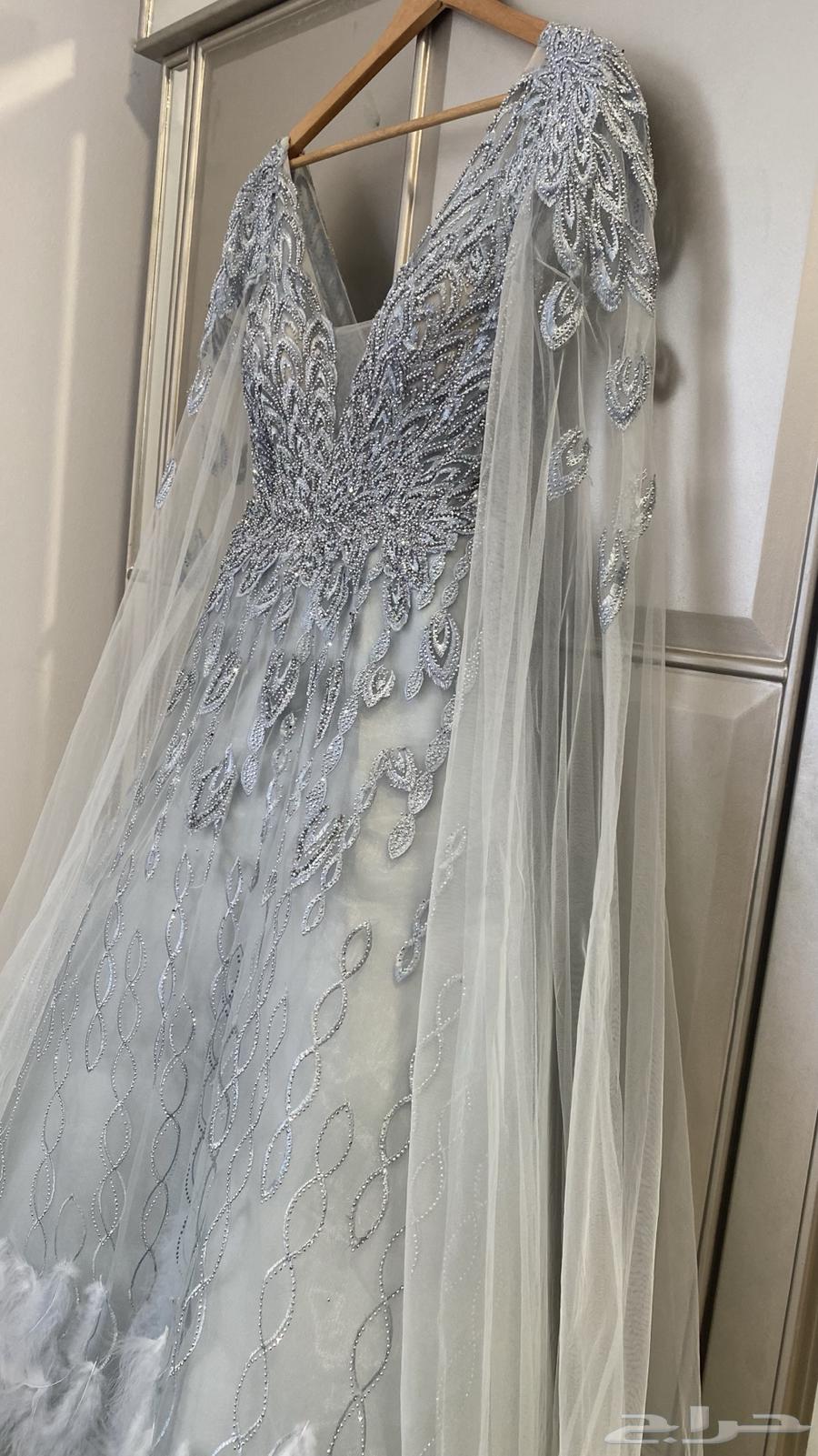 فستان مستعمل للبيع تم شراءة 1300 البيع بيكون بسعر 90064580267851778112