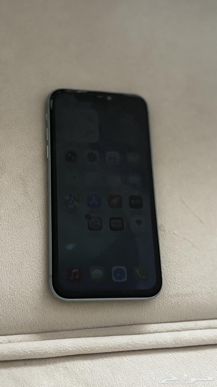 ايفون 11 مساحة 128 جيجا فيه كسر خفيف فالشاشه من فوق64583922998401112