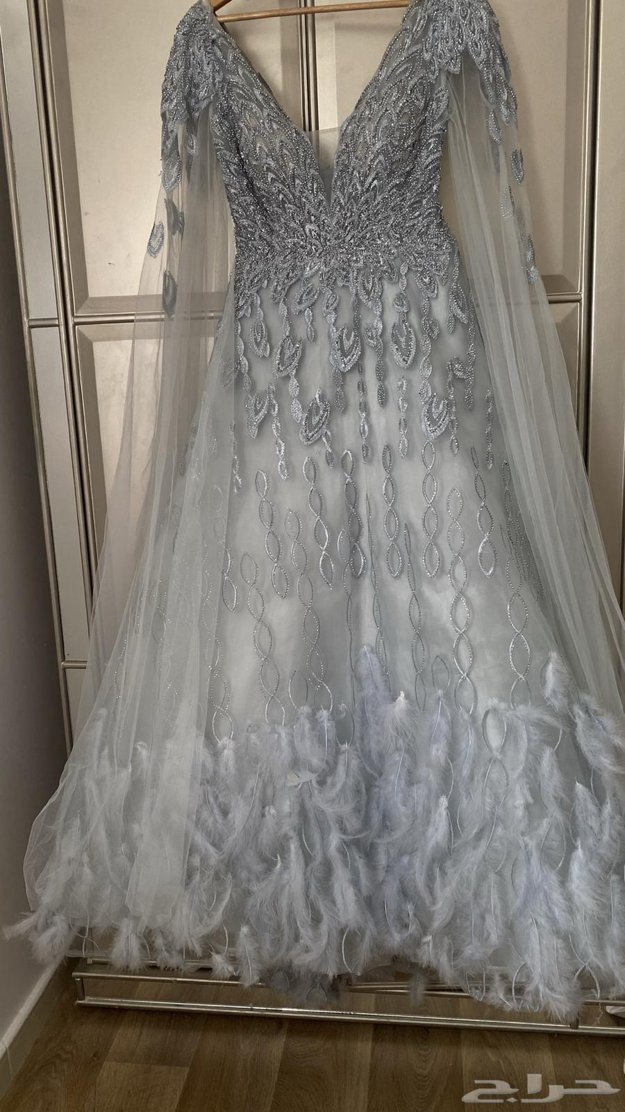 فستان مستعمل للبيع تم شراءة 1300 البيع بيكون بسعر 90064580267851778111