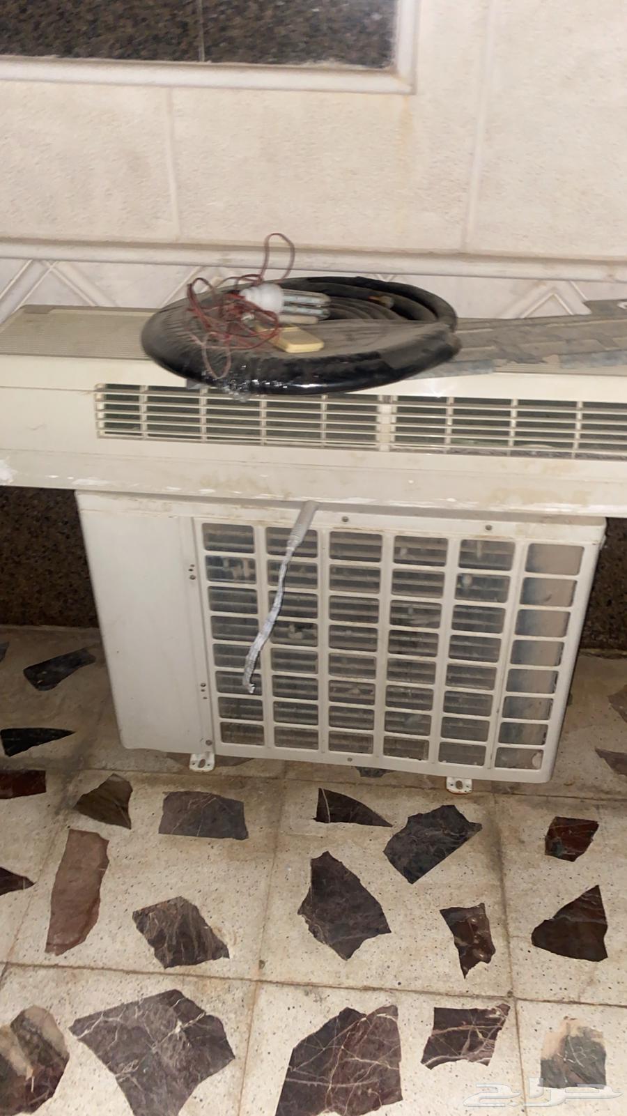 Air conditioner for sale, working fine with no issues64581361215234110