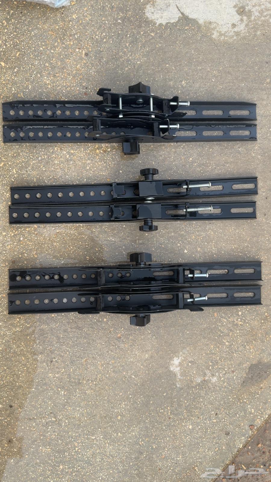 طاولة تلفاز مع ادواتها كامله وزود من عندي ثلاث قواعد64586588897665113