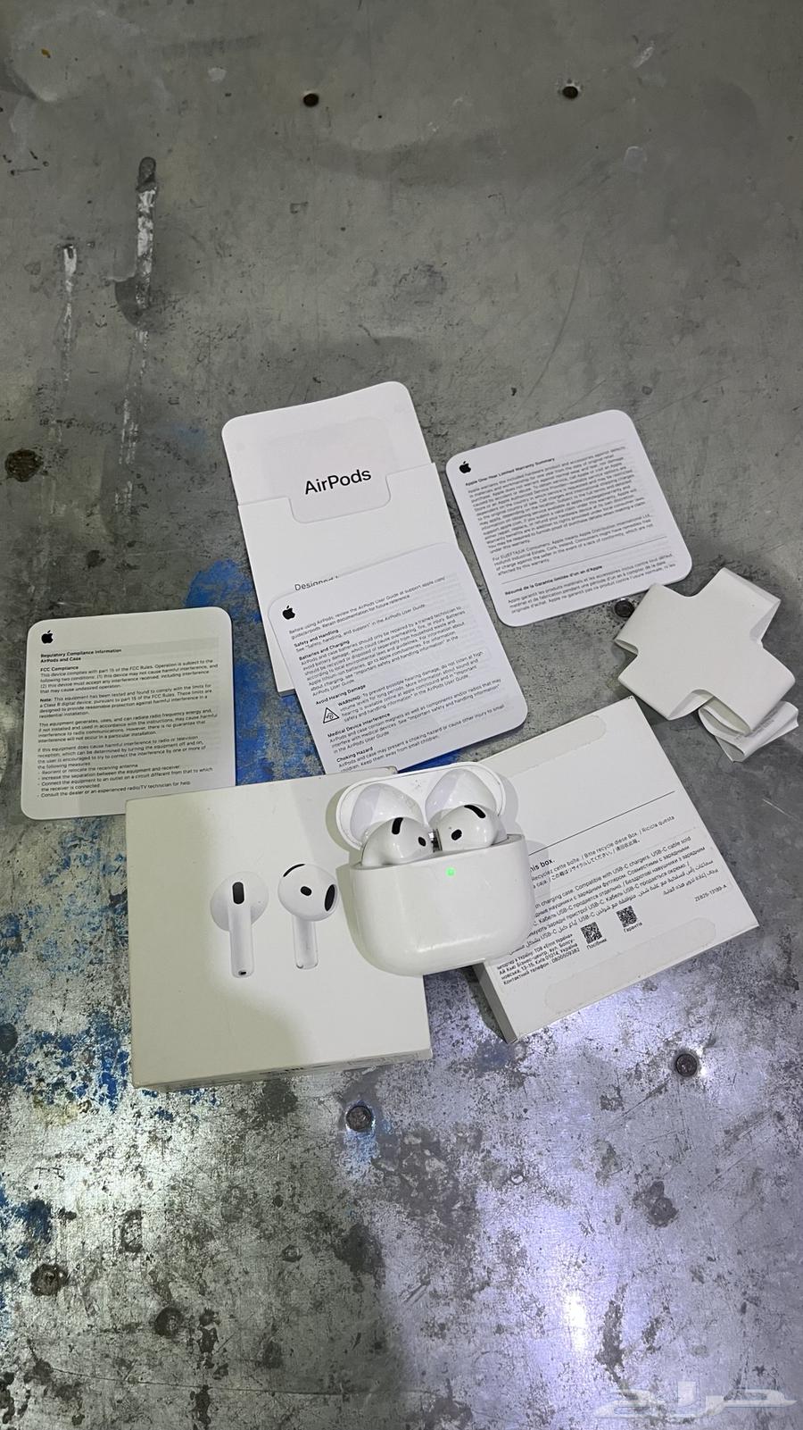 Apple AirPods 4th Generation, Used for a Year, Works Excellent64584192222083110