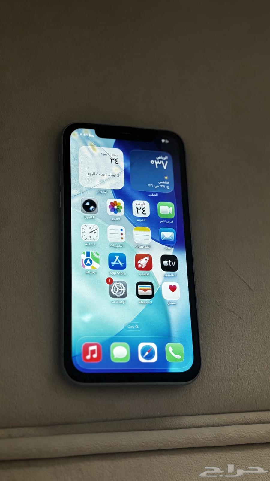 ايفون 11 مساحة 128 جيجا فيه كسر خفيف فالشاشه من فوق64583922998401113