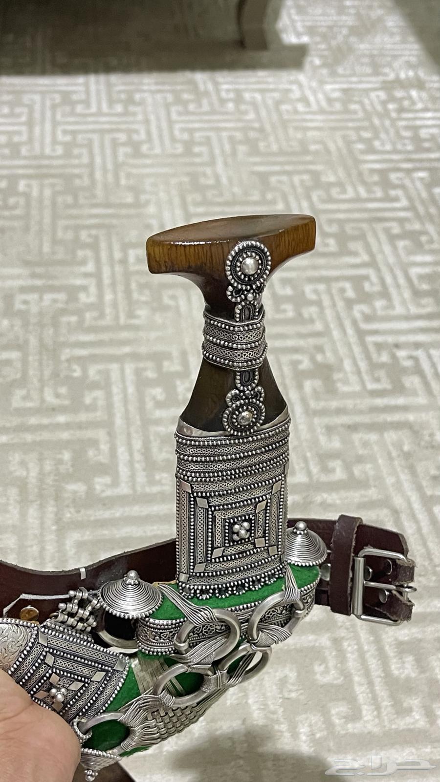 An old giraffe dagger64583809654530111