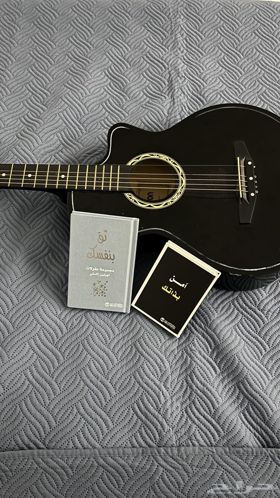 قيتار كلاسيك للبيع فيه عيوب بسيطه تذكر للصامل64586911472770110