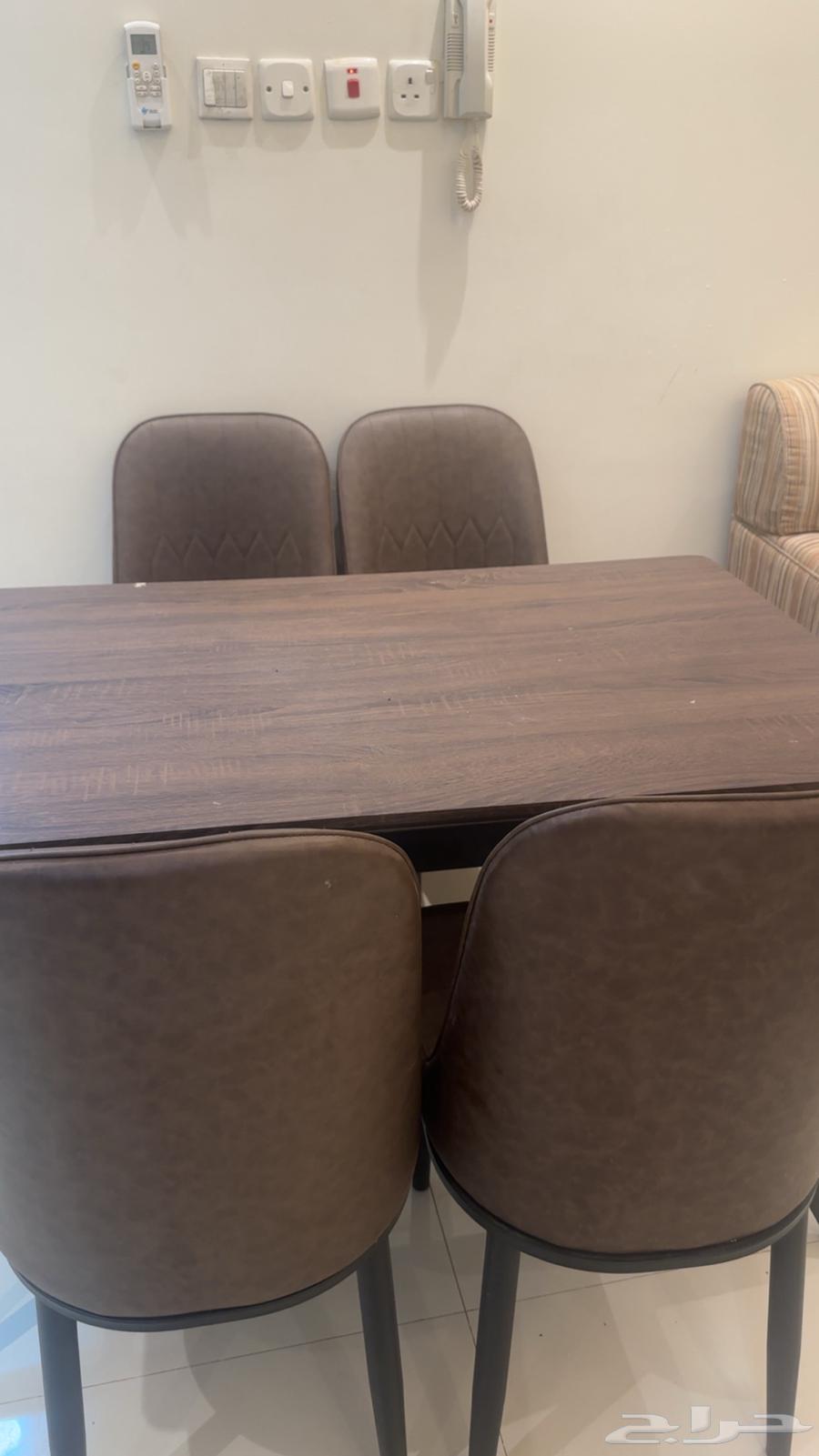 Dining table64585010281601111