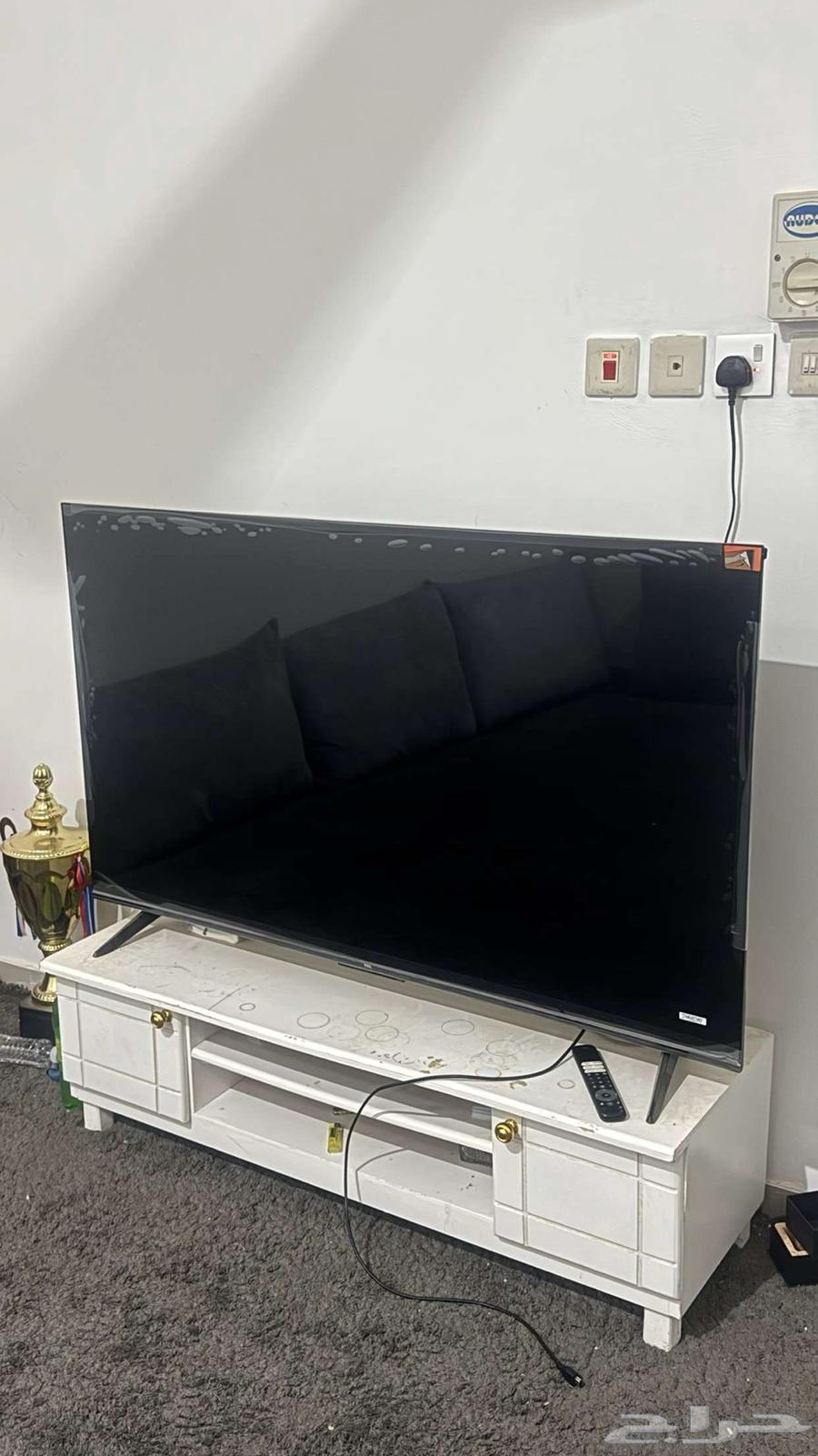 Cushions and carpet64582062568449111