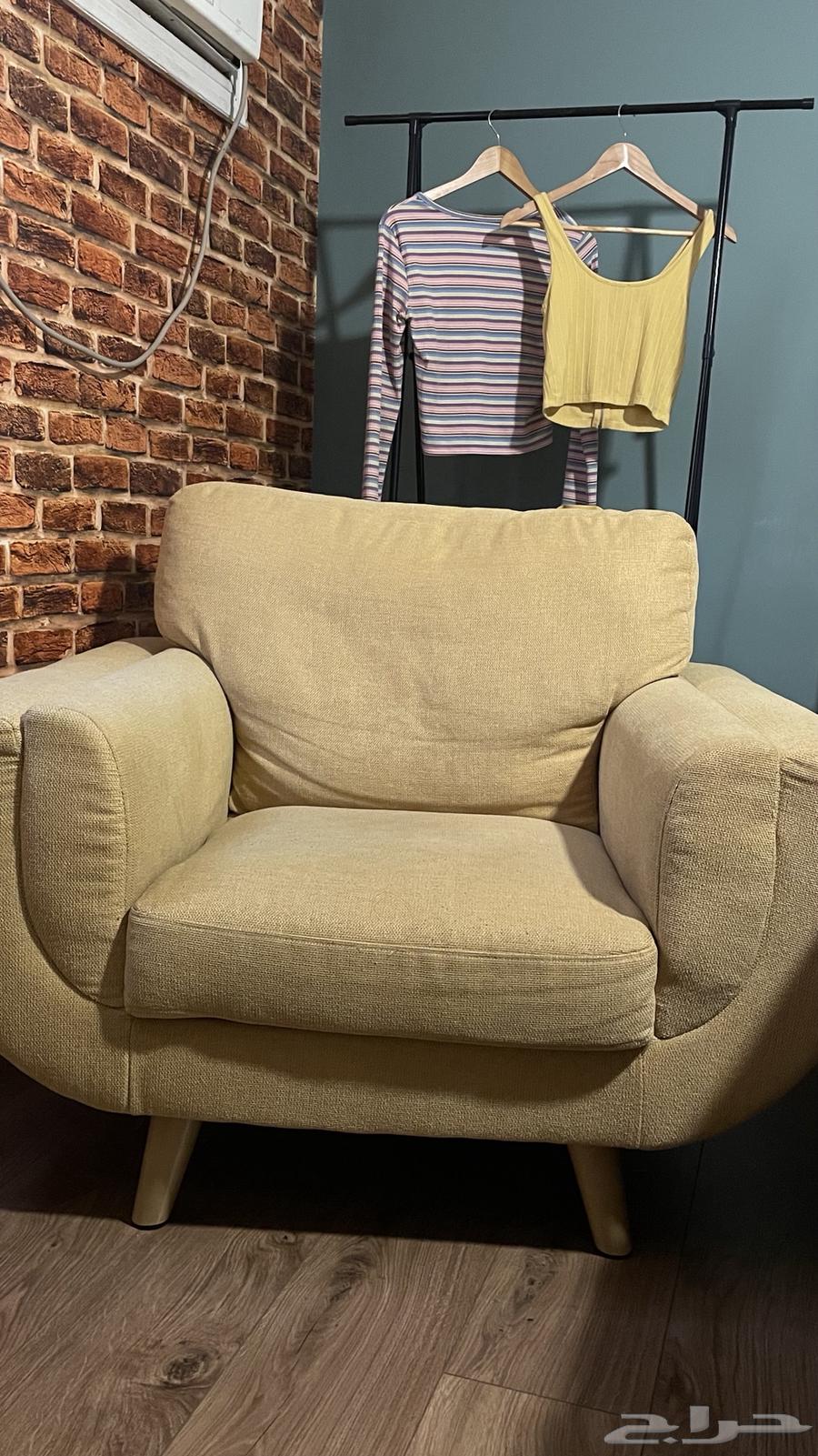 Wide sofa64584785557506111