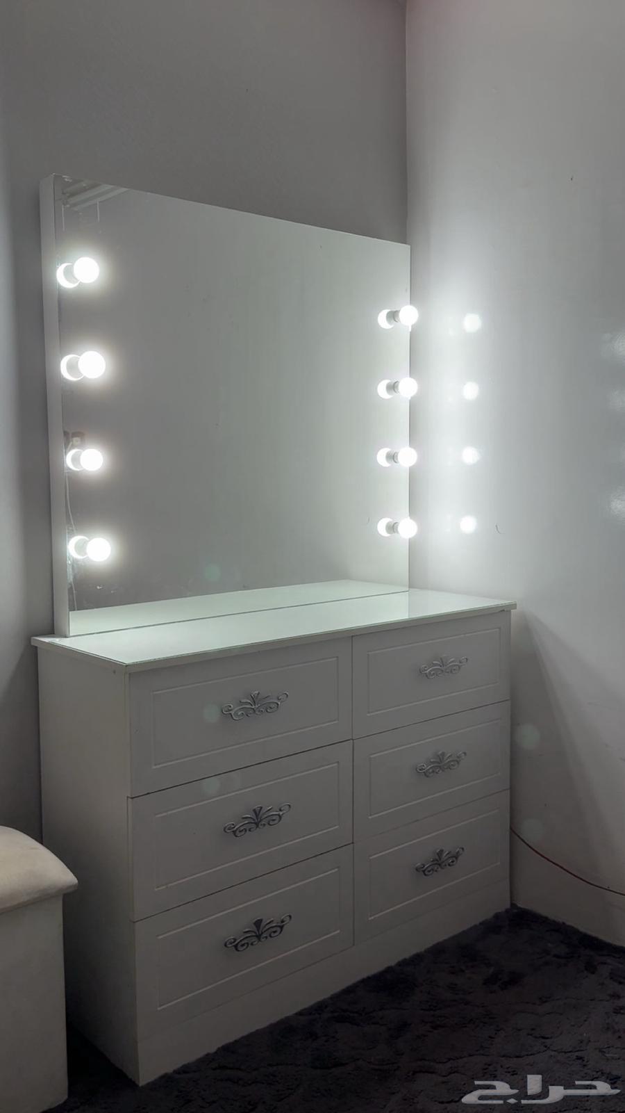 غرفةلشخصين مكونه من سرير2وتسريحه وكمدينه2وخزانه150064587181904386113