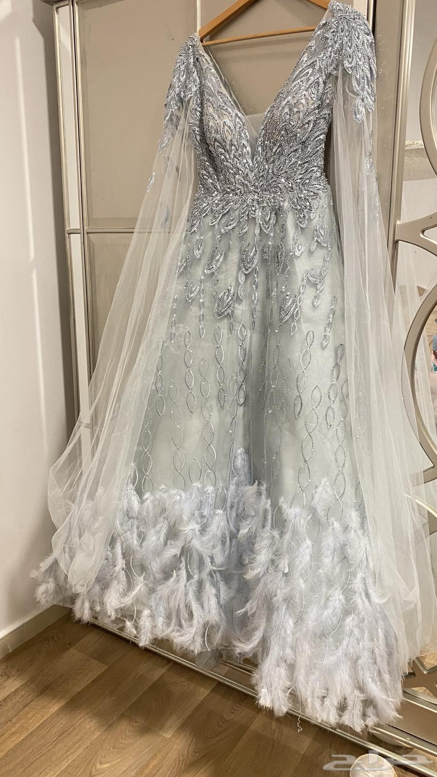 فستان مستعمل للبيع تم شراءة 1300 البيع بيكون بسعر 90064580267851778114