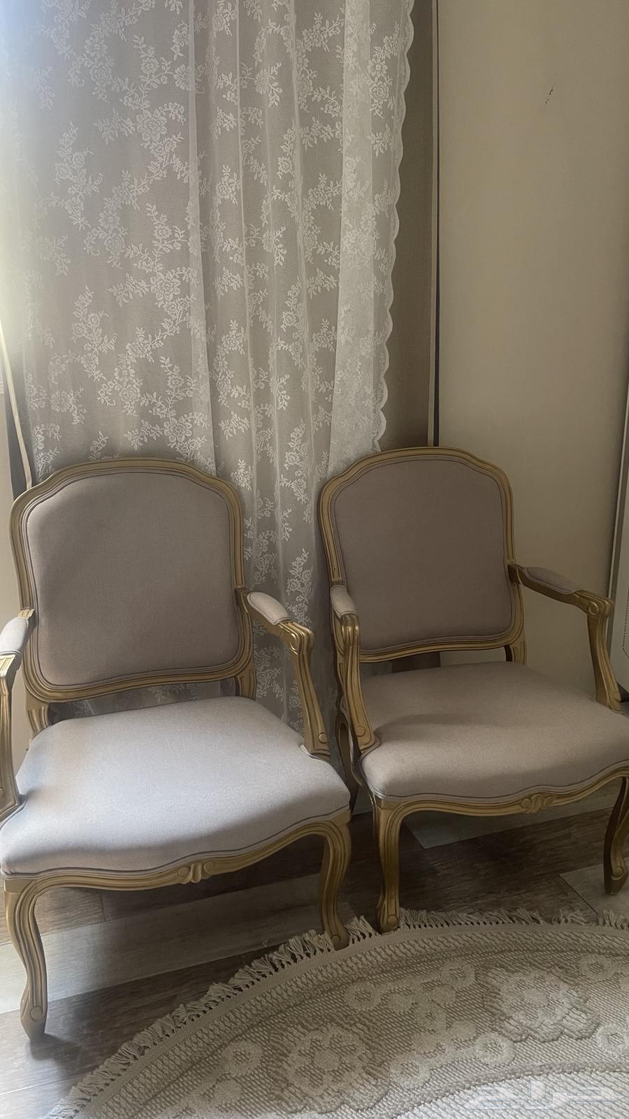 اثاث للبيع   2 كراسي   دولاب كوفي64582997496322111