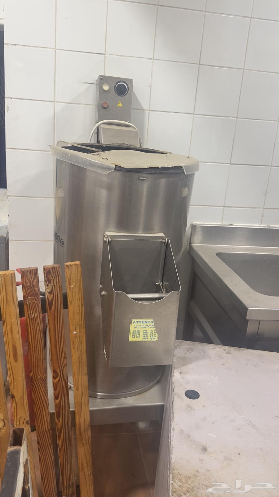 تصفية معدات مطعم كاملة ( عجانات   أفران   قلايات   ثلاجات )64580963178115112