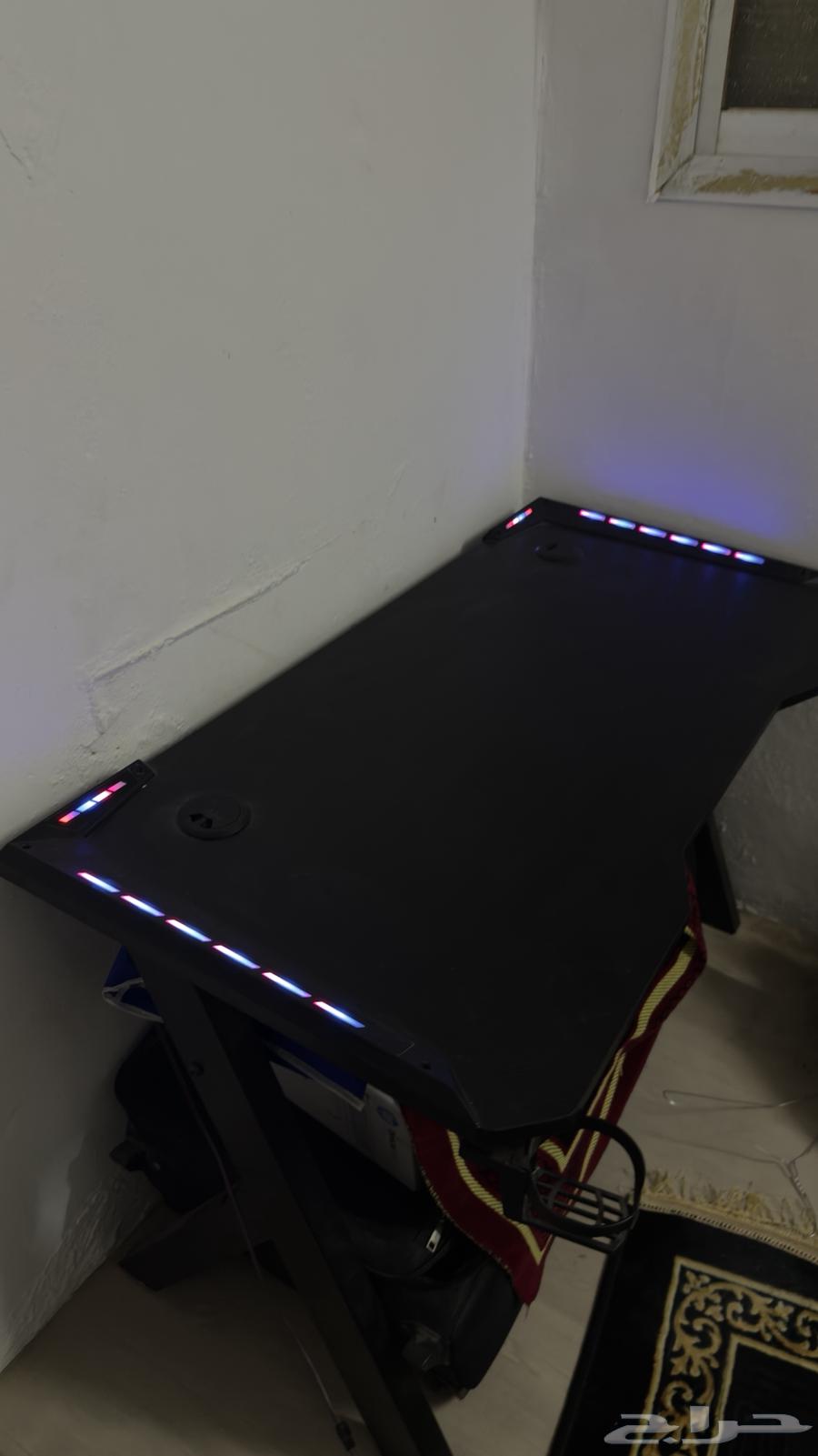 طاوله قيمنق مقواه ب فايبر قويه جدا مع اضاءه64585770262786111