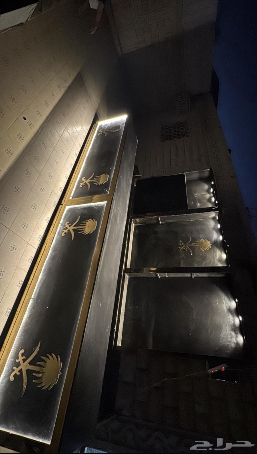 طاولة ضيافه للبيع64587602561921111