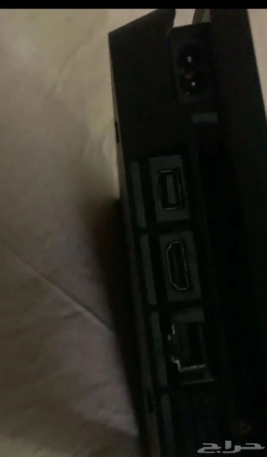 سوني فور سليم يجي معه يده و شريط فيفا 2564582297831298111