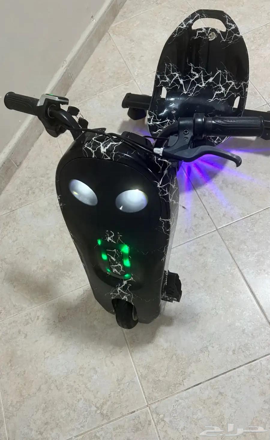 للبيع سكوتر نظيف جدا بسعر مناسب64586115359107110