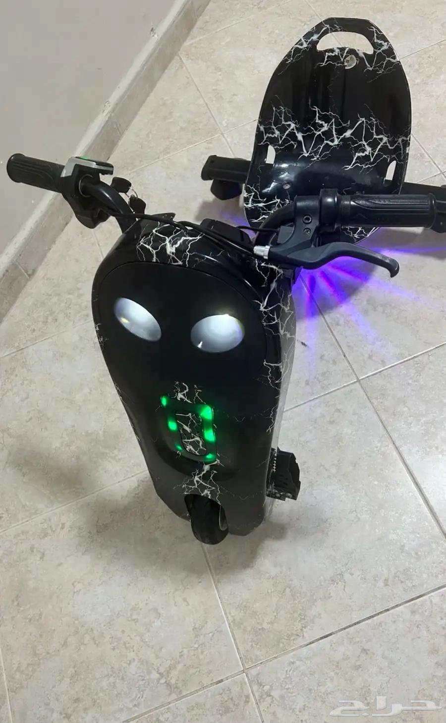 للبيع سكوتر نظيف جدا بسعر مناسب64586115359107112