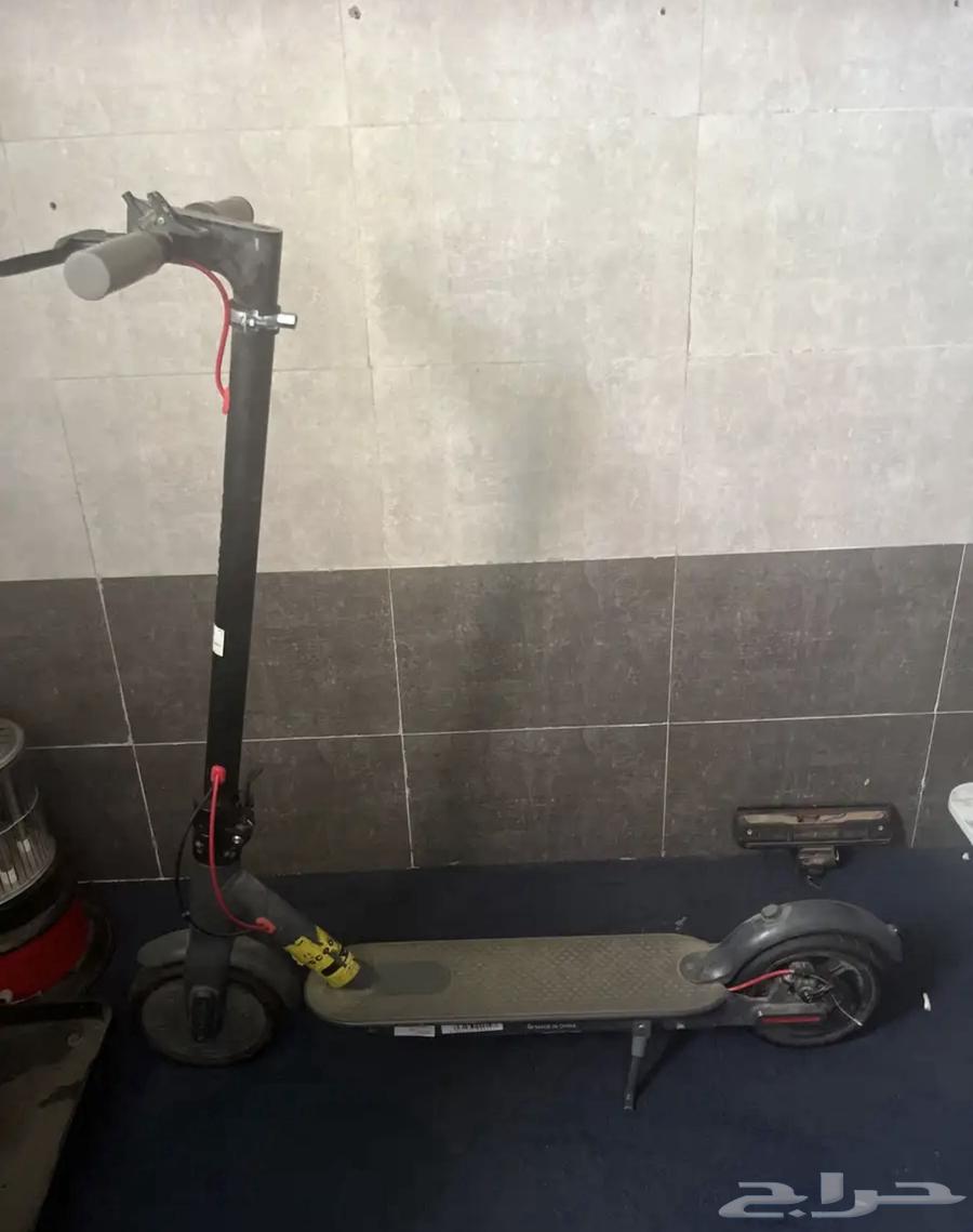 سكوتر كهربائي ودفاية كهربائية وخشب سرير ومرايا64586326722818110