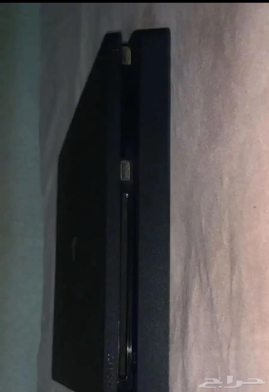 سوني فور سليم يجي معه يده و شريط فيفا 2564582297831298110