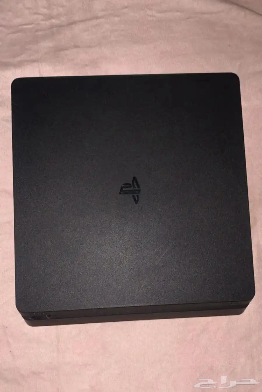 سوني فور سليم يجي معه يده و شريط فيفا 2564582297831298112