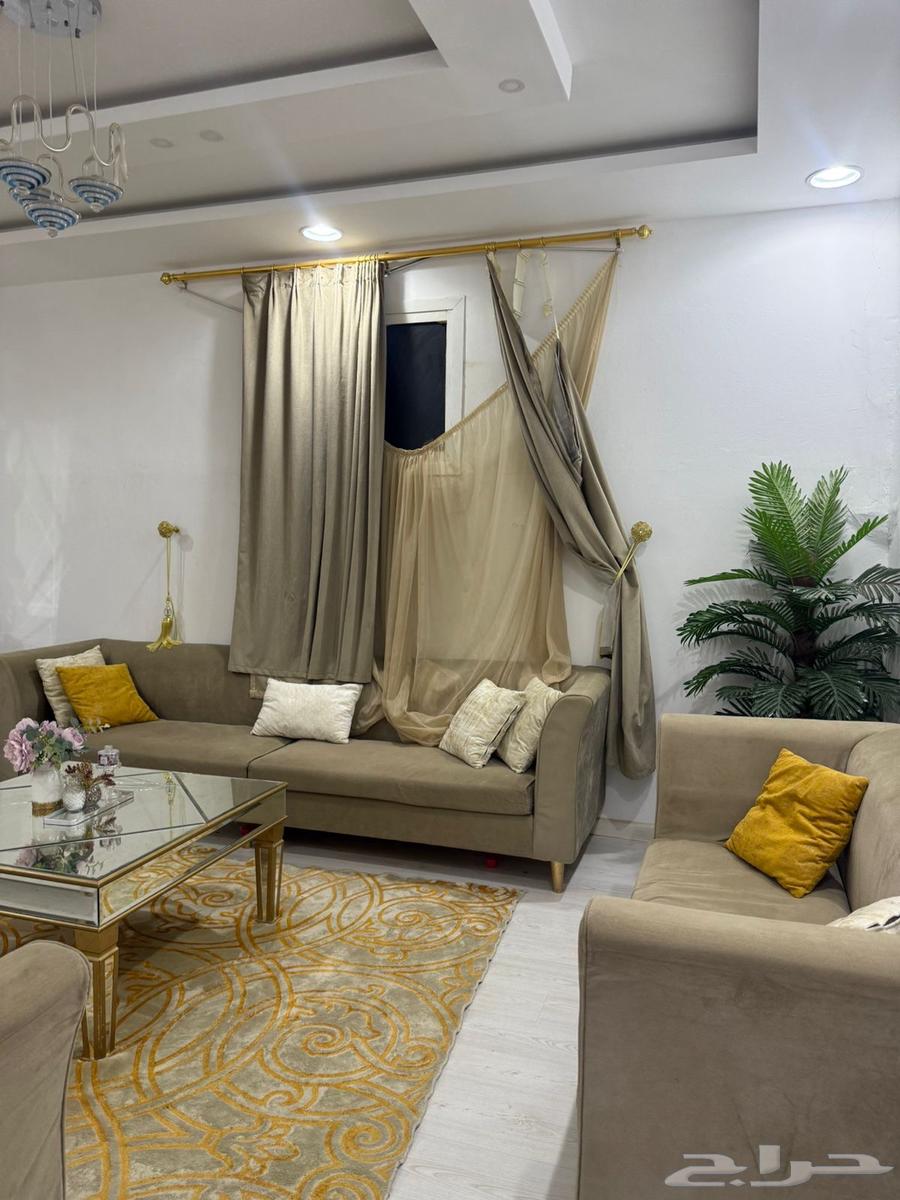 مجلس للبيع 3000  قابل التفاوض عيوب الستاره منشقه الباقي كله64584940154114111