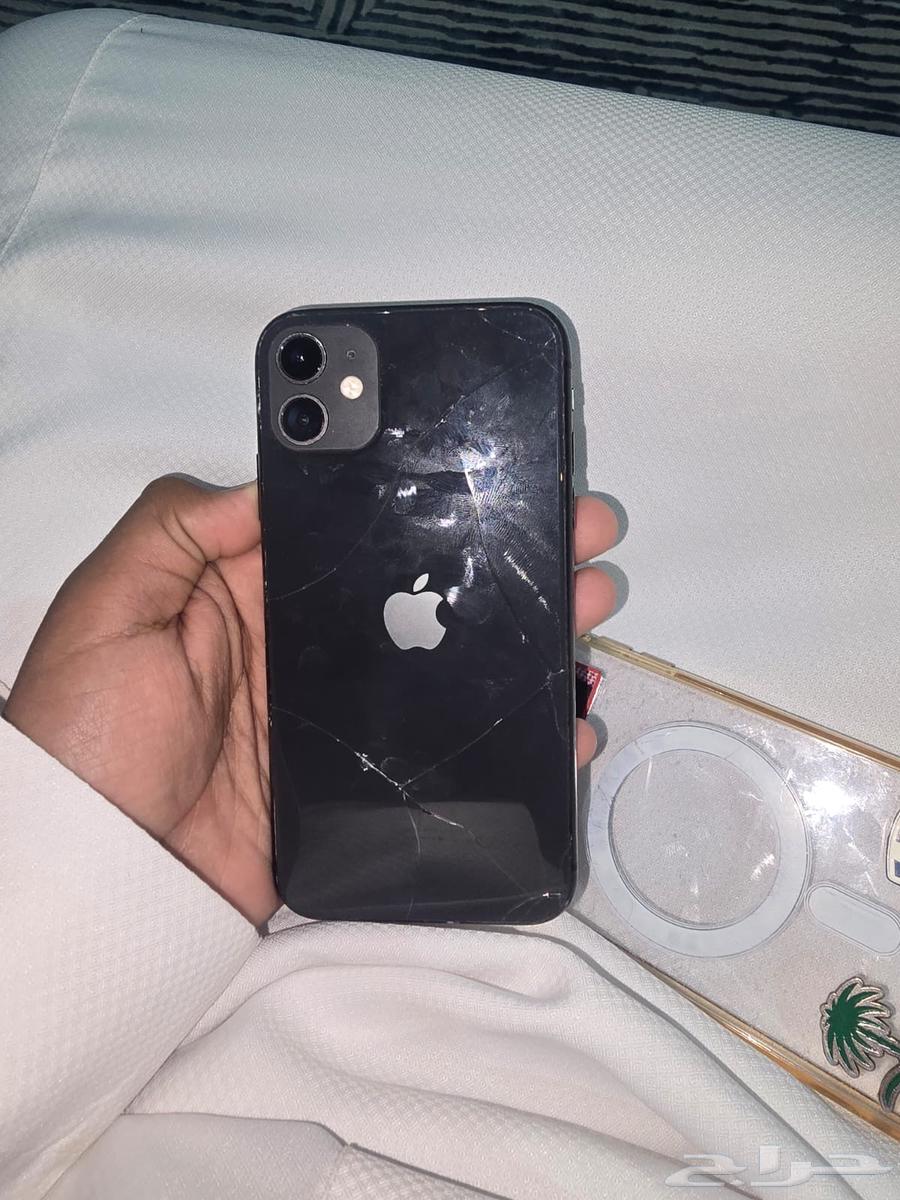 آيفون 11 نطيف فقط فيه الكسر الي في الخلف لم يدخل الصيانه64584447198338111