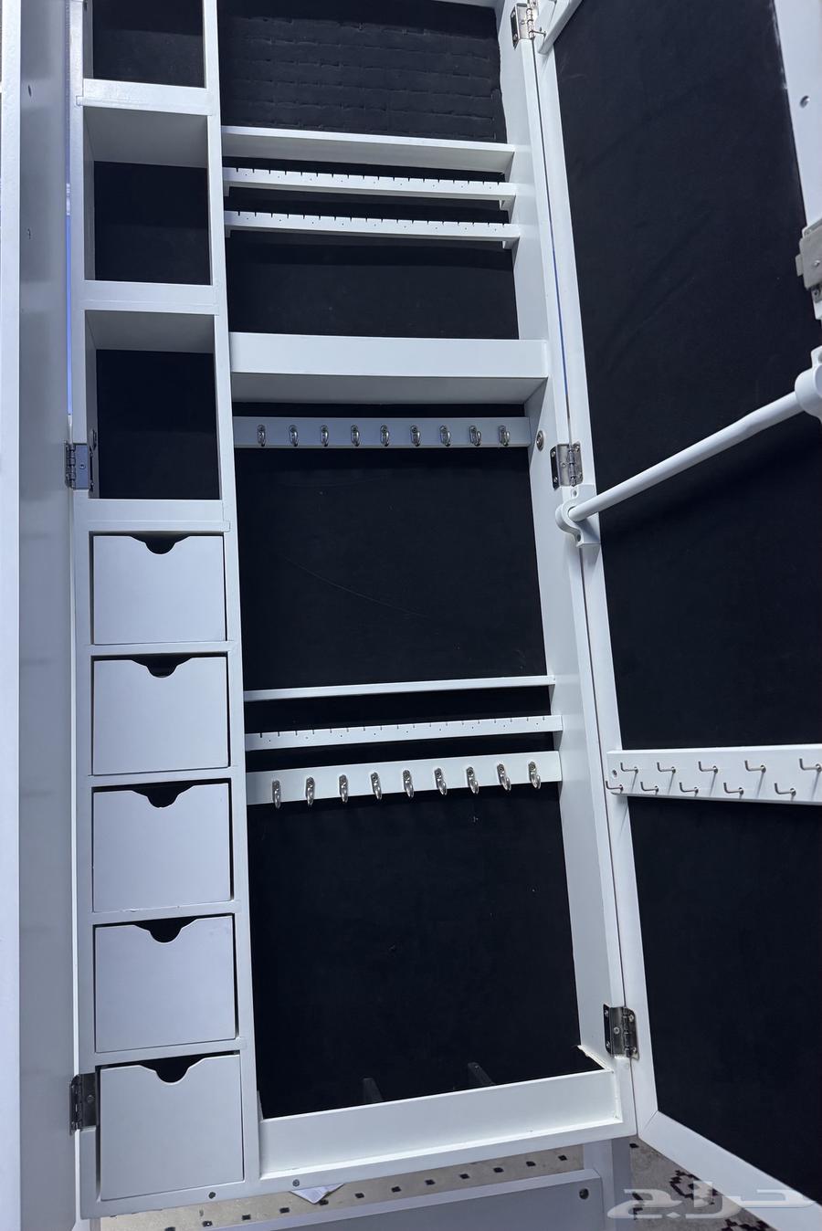 خزانة اكسسوارات بابين مع مرايه قابل للتفاوض64579855760643114