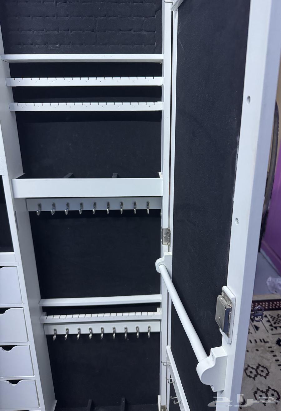 خزانة اكسسوارات بابين مع مرايه قابل للتفاوض64579855760643113