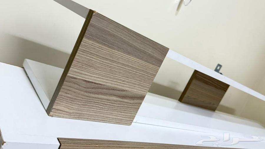 طاوله تلفزيون عصريه شبه جديده64584715726595111