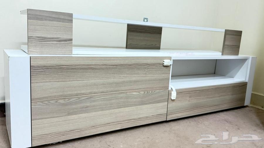 طاوله تلفزيون عصريه شبه جديده64584715726595110