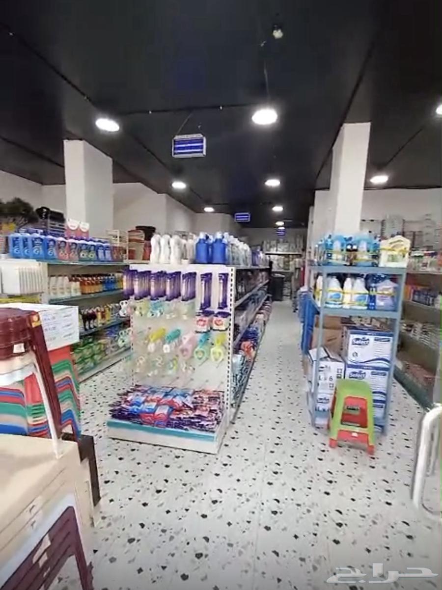 محل تجاري ( معرض بلاستيك و منظفات و ورقيات ) للتقبيل64146157956738112